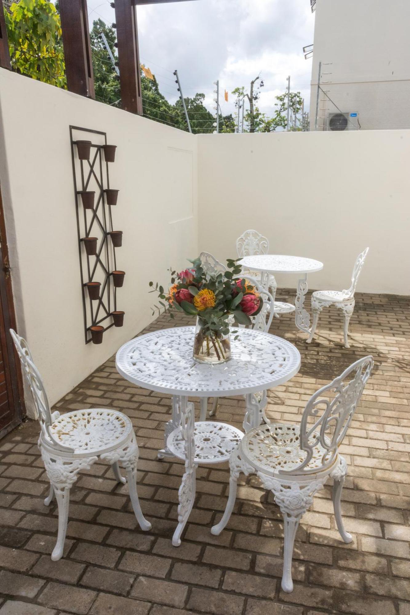 Lägenhet på 99 m² i Stellenbosch Central, med 2 sovrum och 2 badrum  Exteriör bild