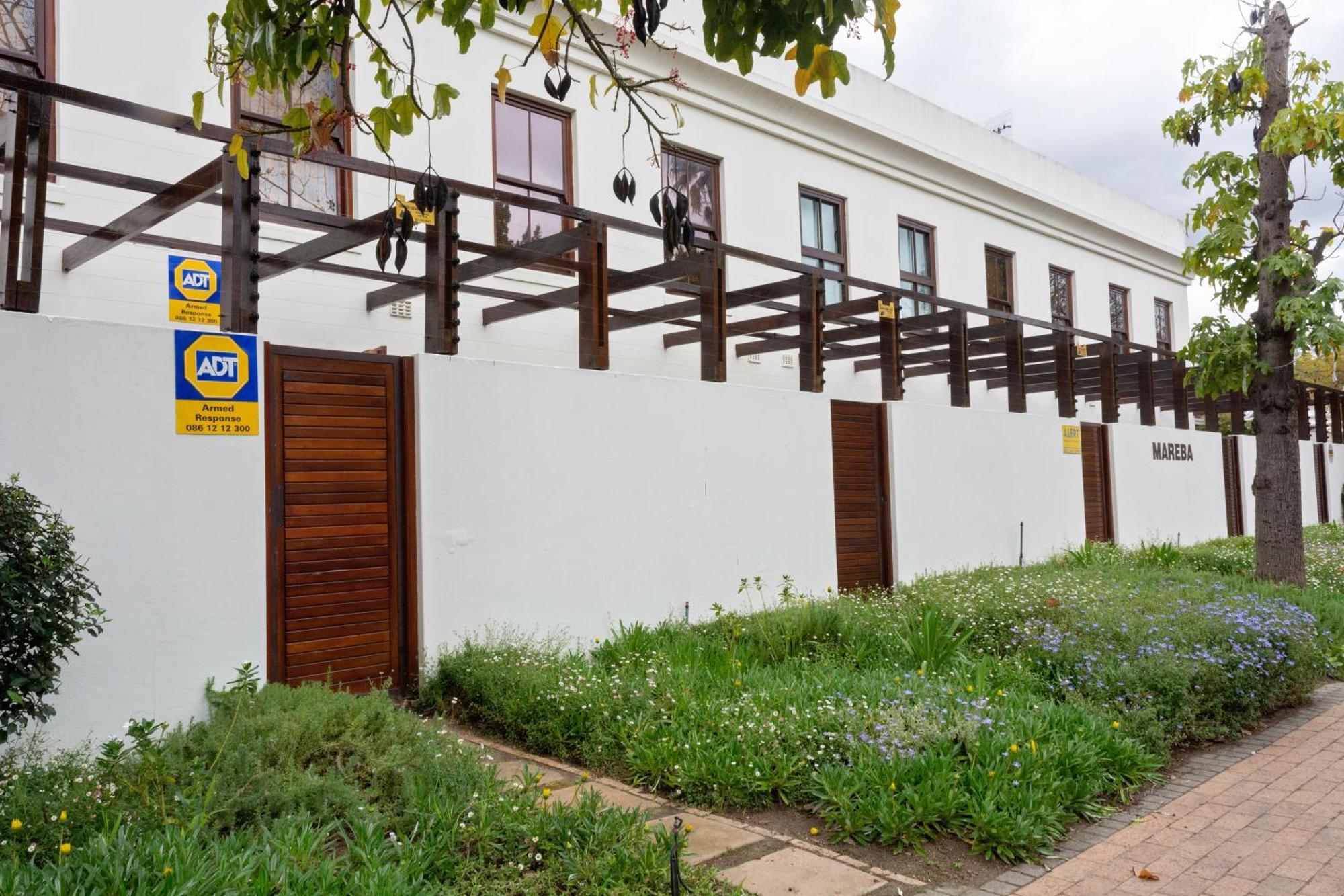 Lägenhet på 99 m² i Stellenbosch Central, med 2 sovrum och 2 badrum  Exteriör bild