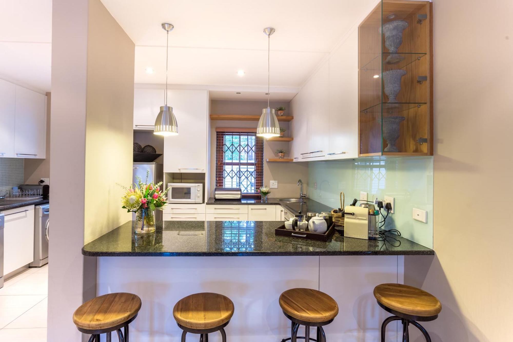 Lägenhet på 99 m² i Stellenbosch Central, med 2 sovrum och 2 badrum  Exteriör bild
