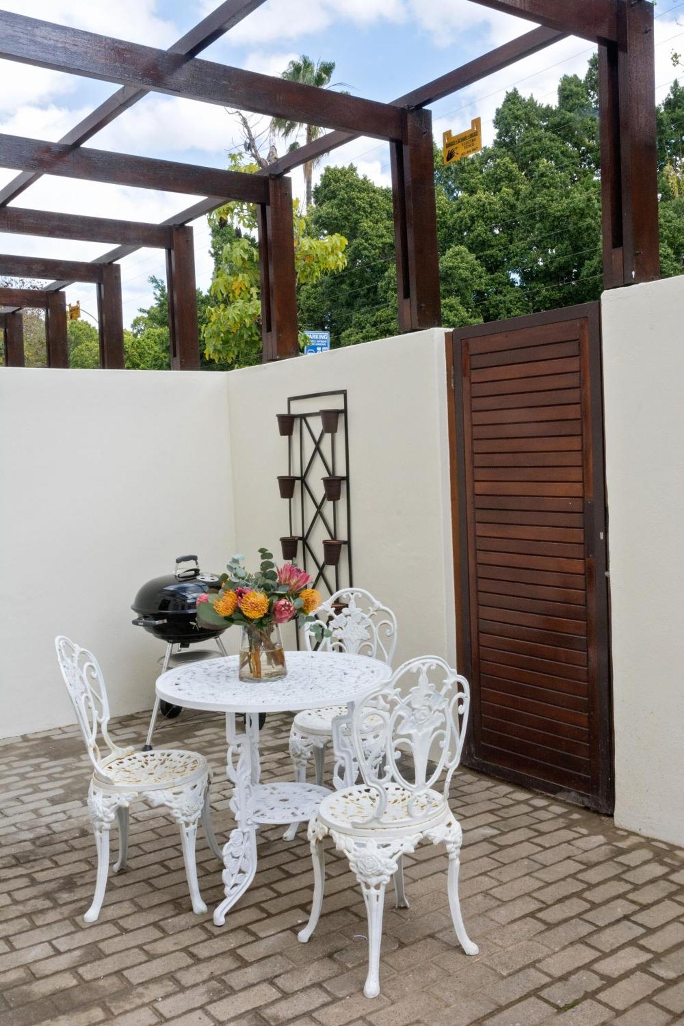 Lägenhet på 99 m² i Stellenbosch Central, med 2 sovrum och 2 badrum  Exteriör bild