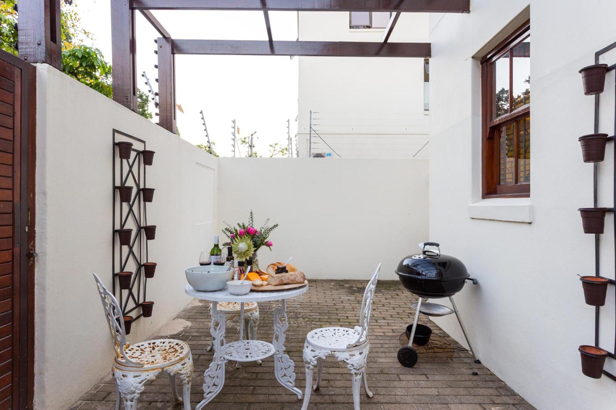 Lägenhet på 99 m² i Stellenbosch Central, med 2 sovrum och 2 badrum  Exteriör bild