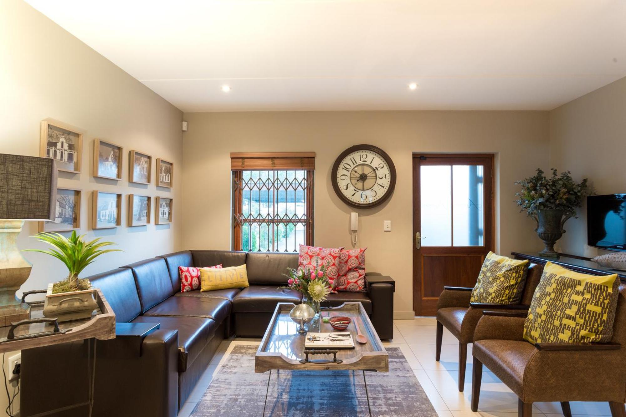Lägenhet på 99 m² i Stellenbosch Central, med 2 sovrum och 2 badrum  Exteriör bild