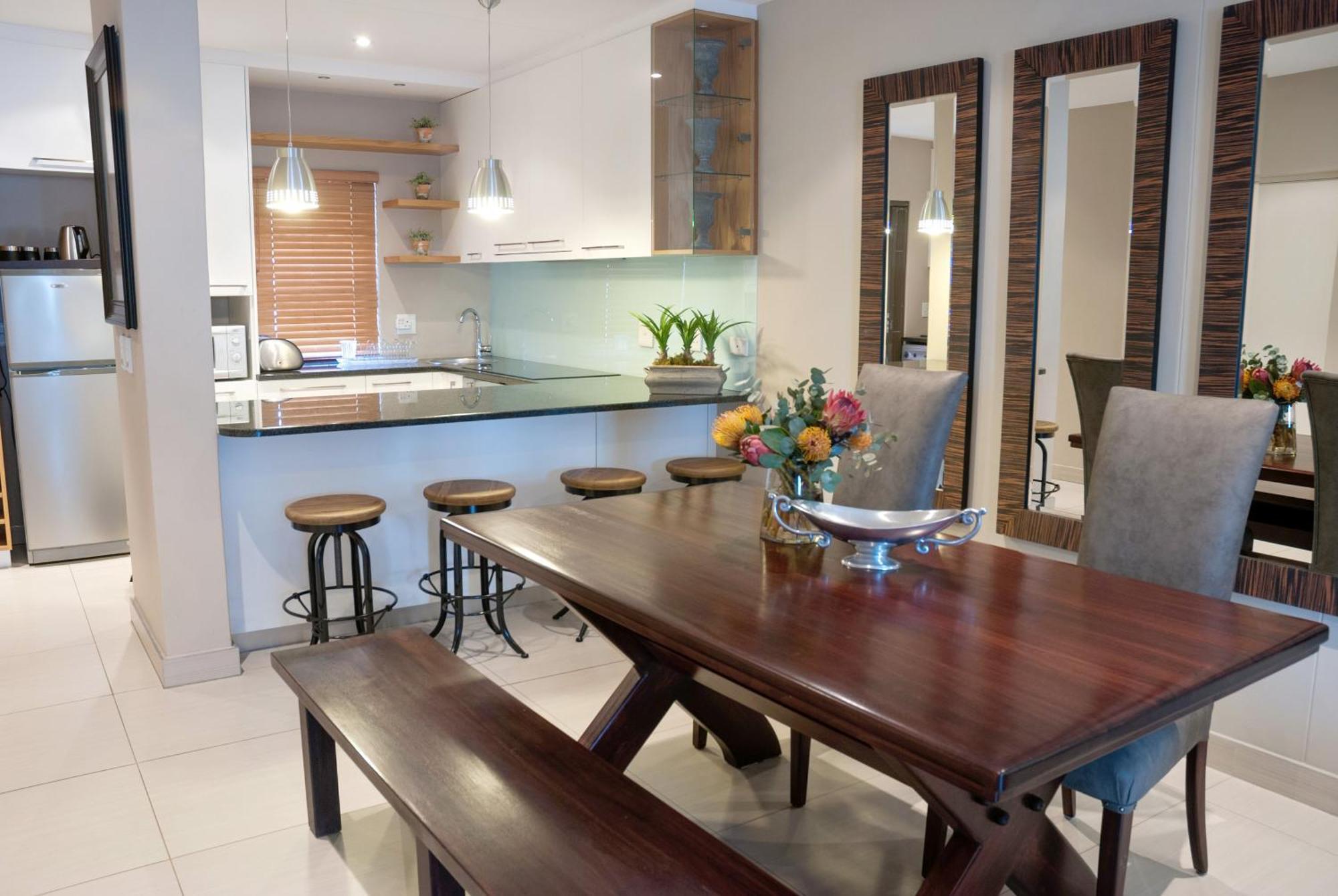 Lägenhet på 99 m² i Stellenbosch Central, med 2 sovrum och 2 badrum  Exteriör bild
