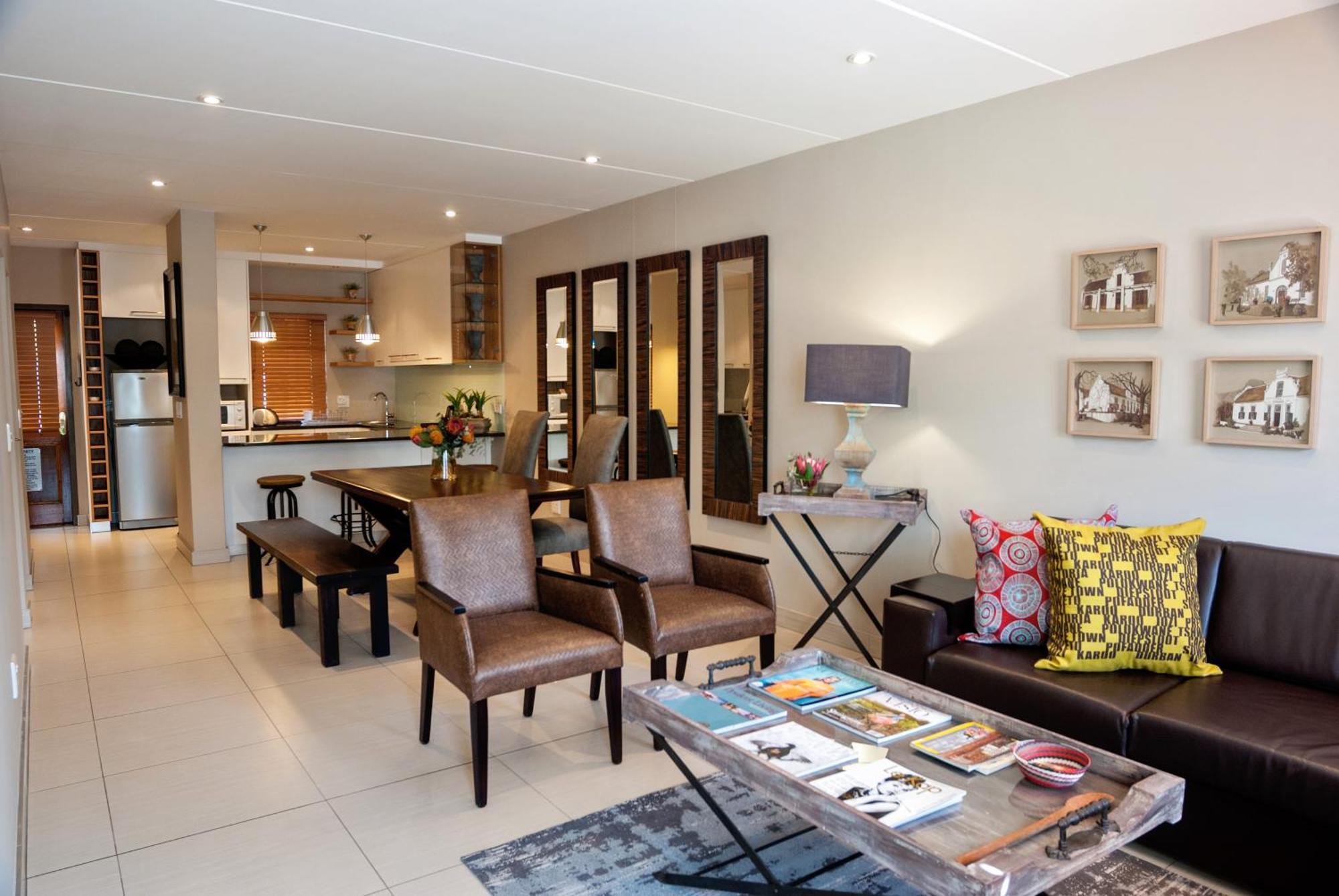 Lägenhet på 99 m² i Stellenbosch Central, med 2 sovrum och 2 badrum  Exteriör bild