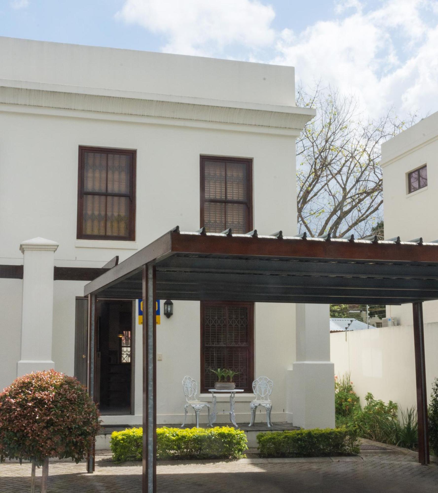 Lägenhet på 99 m² i Stellenbosch Central, med 2 sovrum och 2 badrum  Exteriör bild